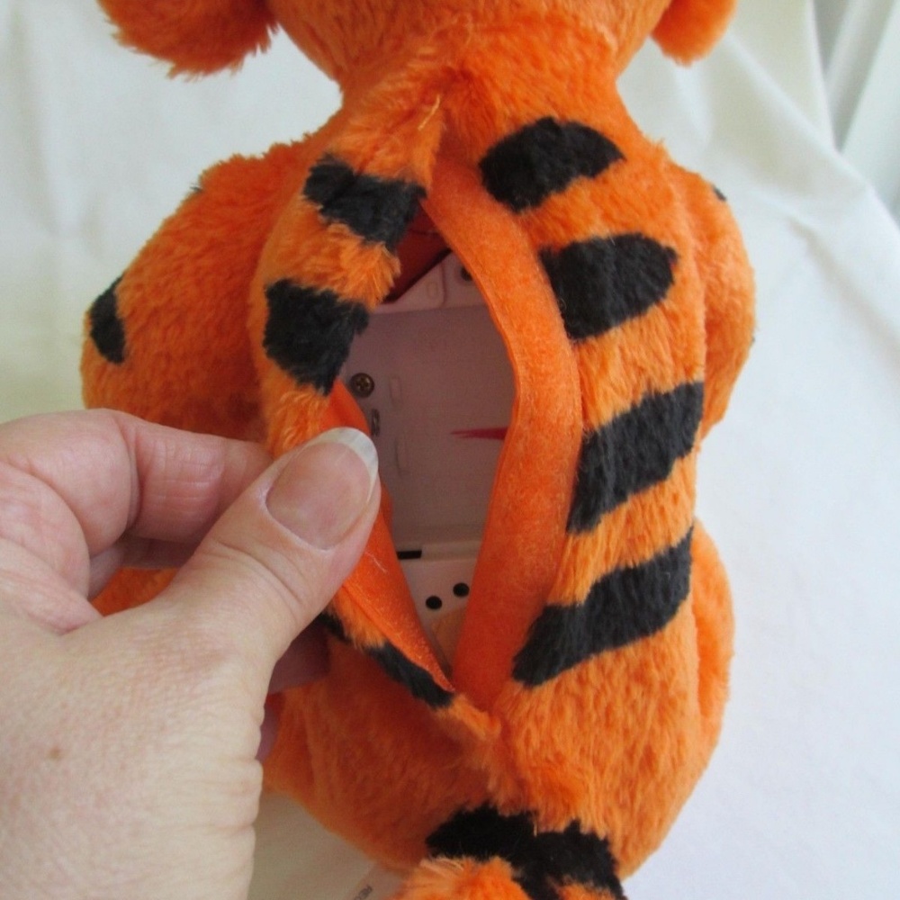 Talk Tiger Winnie The Pooh 12" INTERACTIVE Disney - Picture 6 of 8